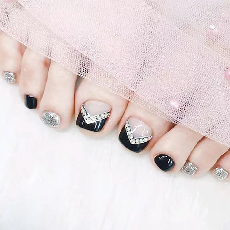 False Toe Nails