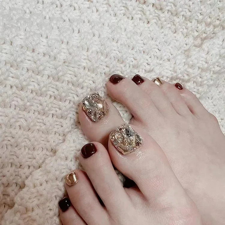 False Toe Nails
