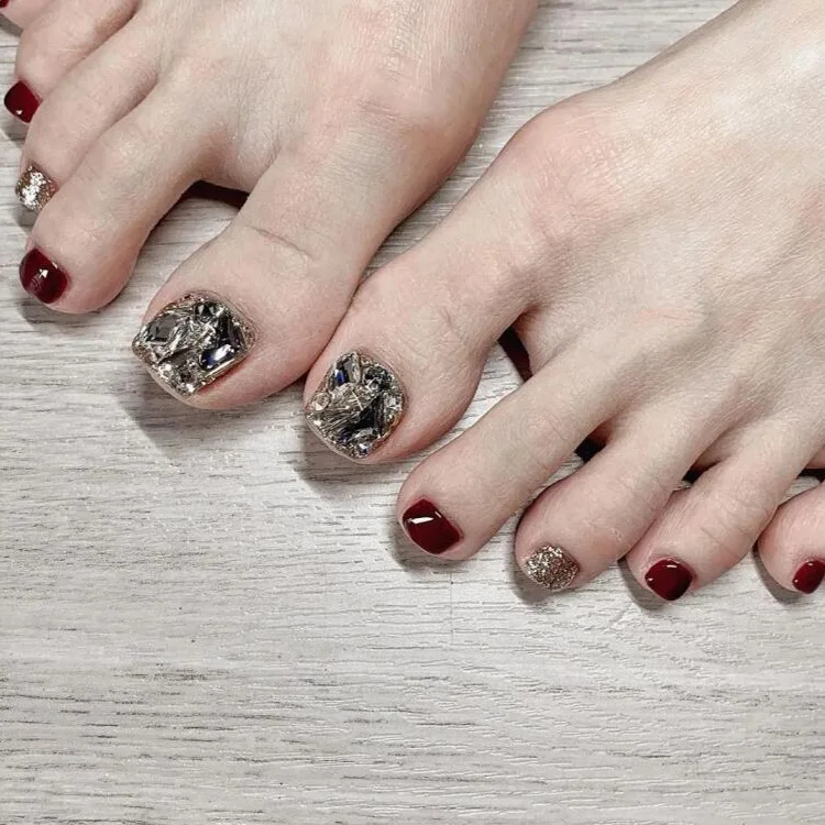 False Toe Nails