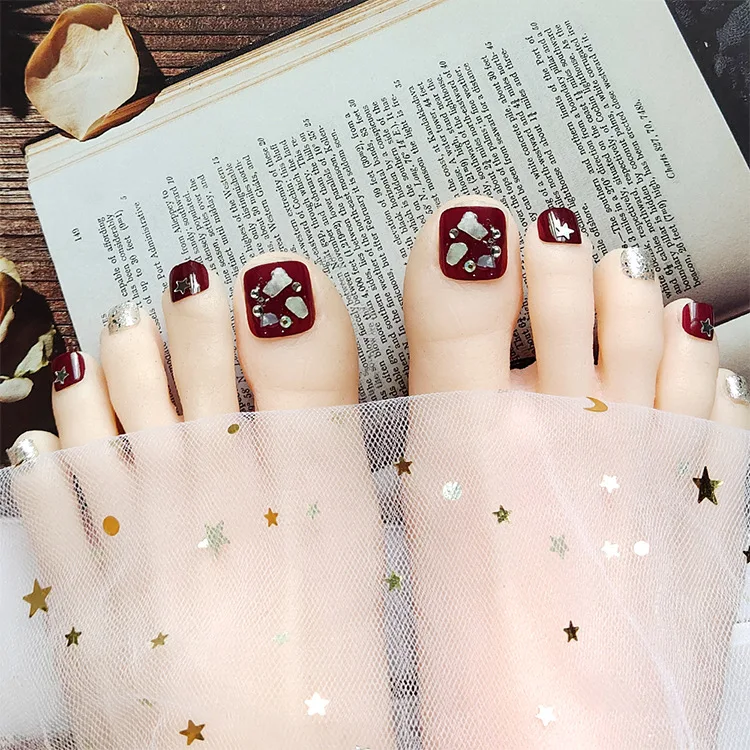 False Toe Nails