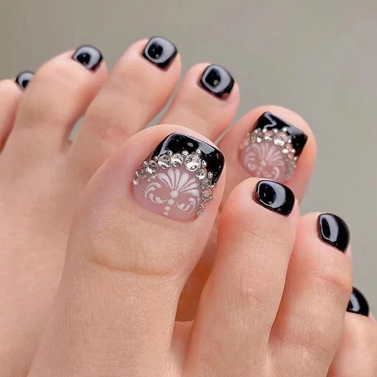 False Toe Nails