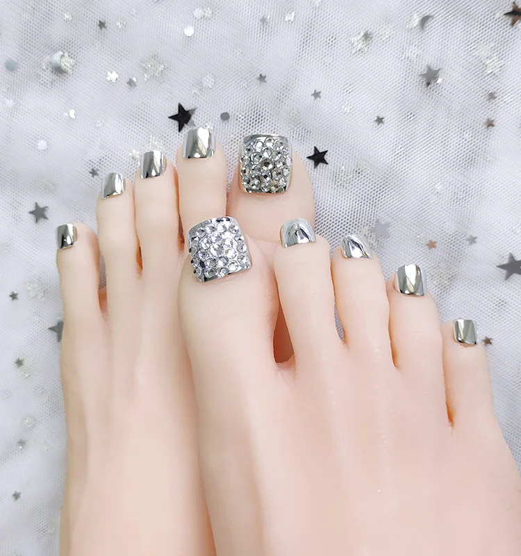 False Toe Nails