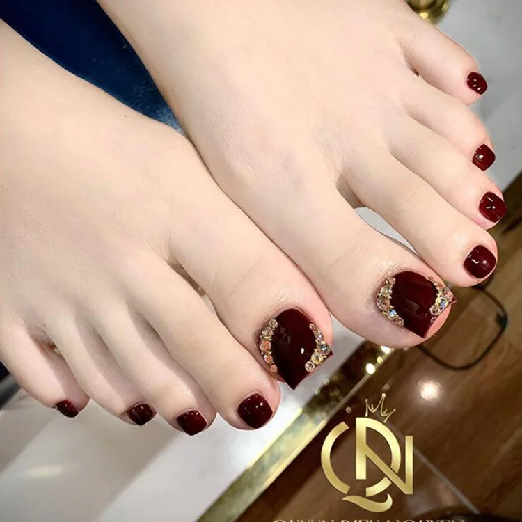 False Toe Nails